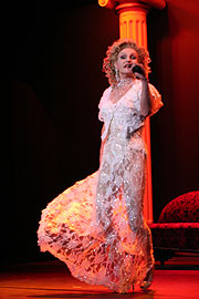 Mary auf der Bühne der Komödie im Bayerischen Hof bis 05.05.2007  (Foto. Martin Schmitz)